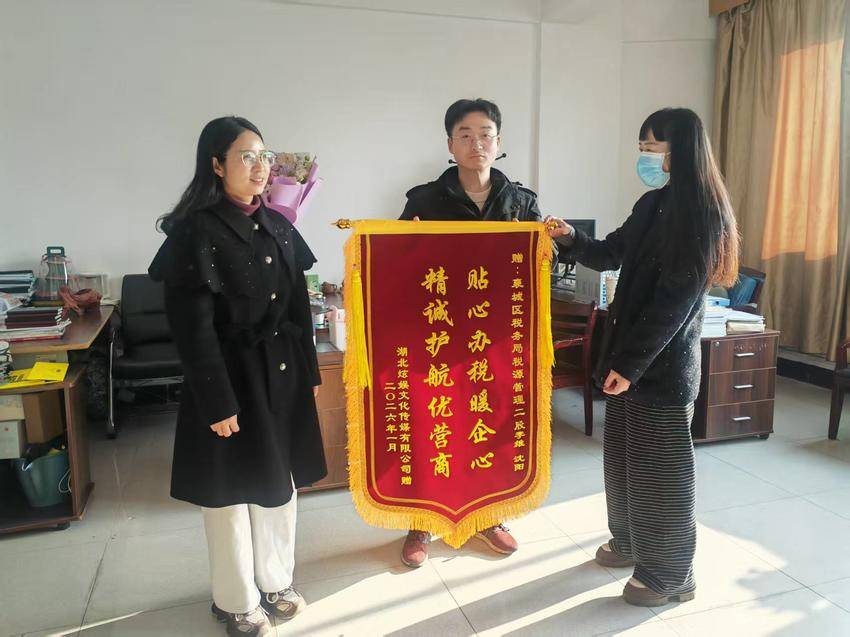 �������ձ��ͻ��ˡ����챳��Ĺ��£������˰������ķ������ҵ����